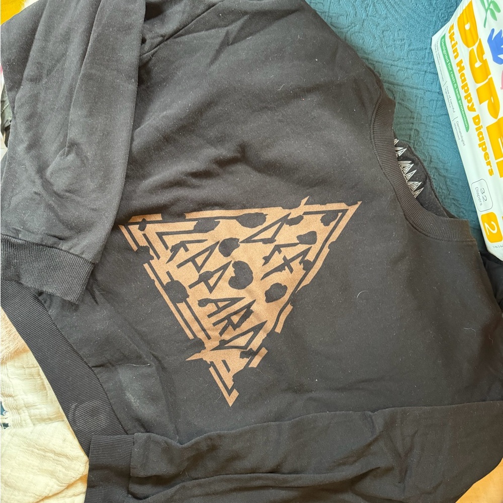 Black Crewneck Sweatshirt with Geometric Brown Def Leppard Graphic